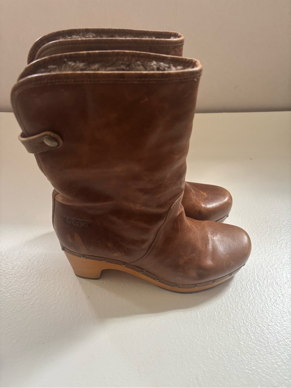Brown Leather UGG Lynnea Shearling Clog Boots sue 6